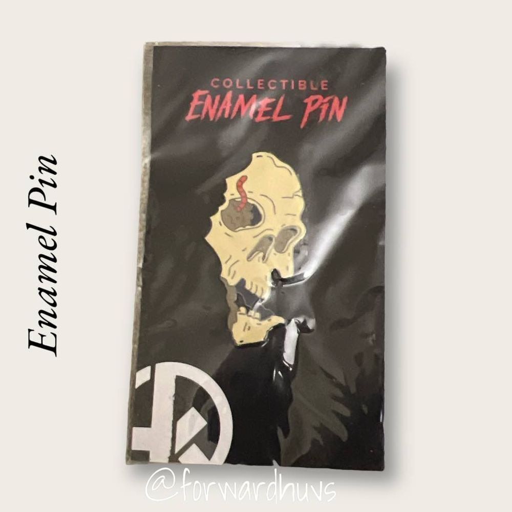 New in Package Enamel "Hunt a Killer" Skull Pin